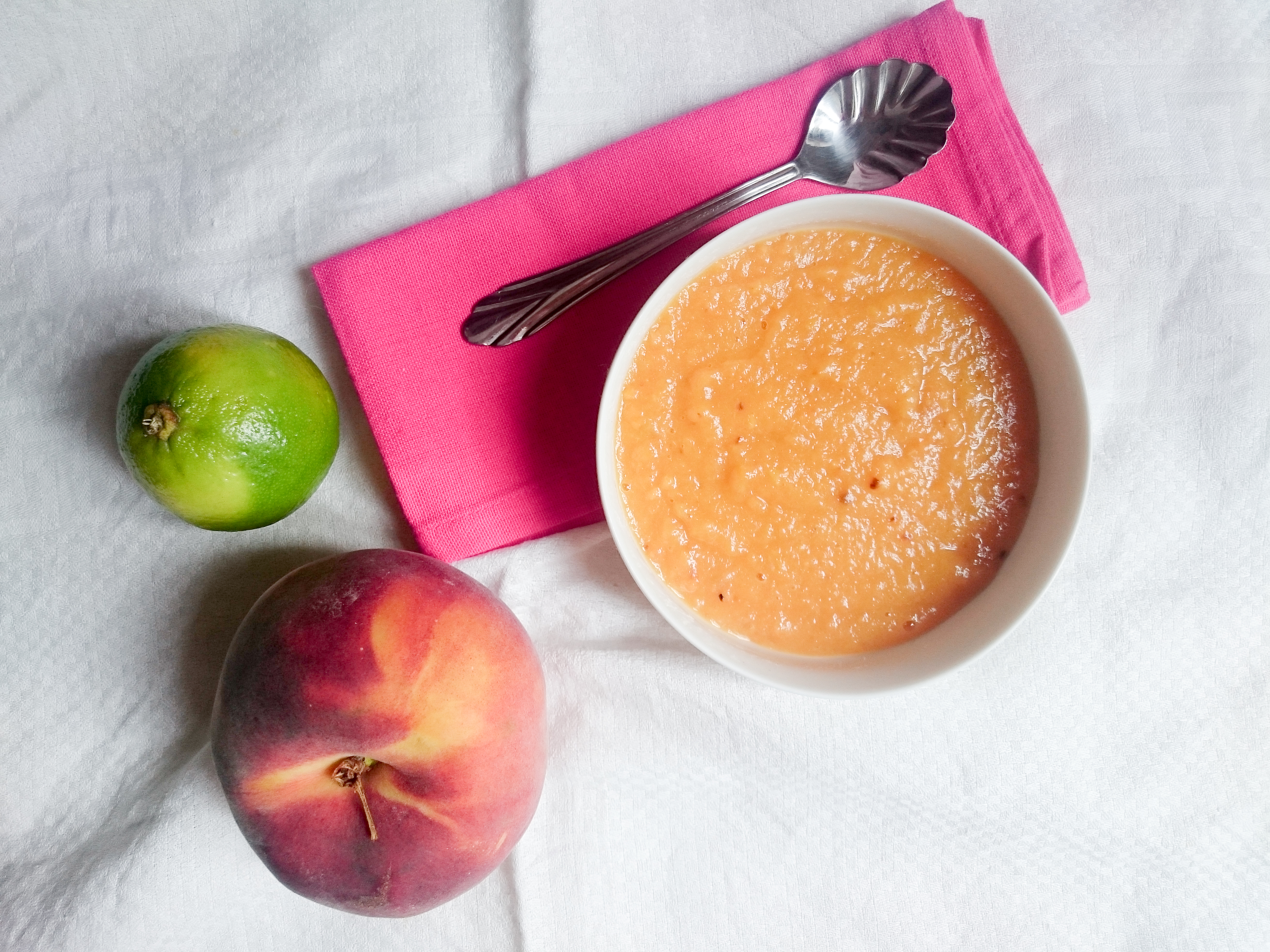 Soupe de melon et pêche rôtis au citron vert