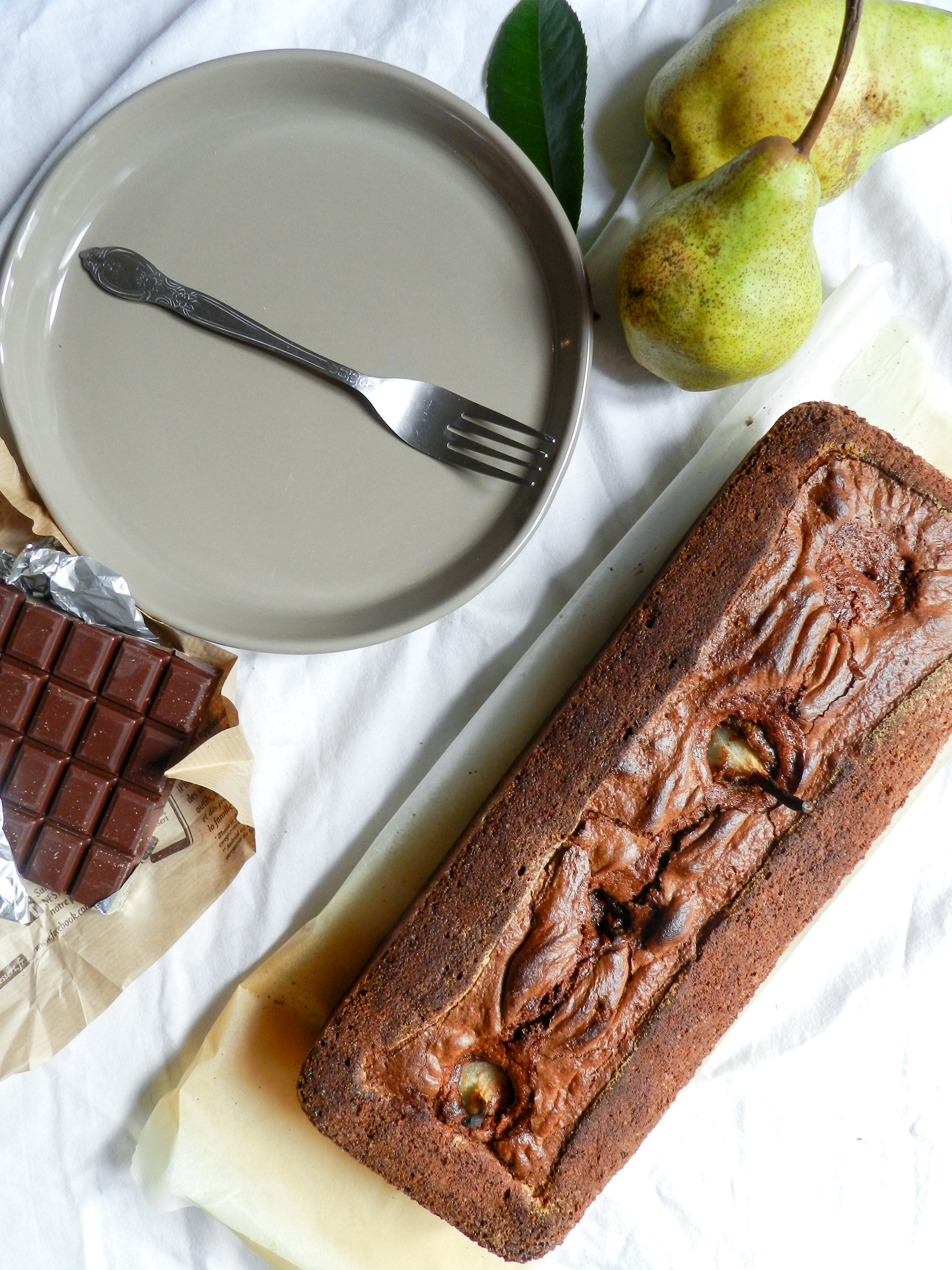 Gâteau au yaourt, huile d’olive, chocolat et poires