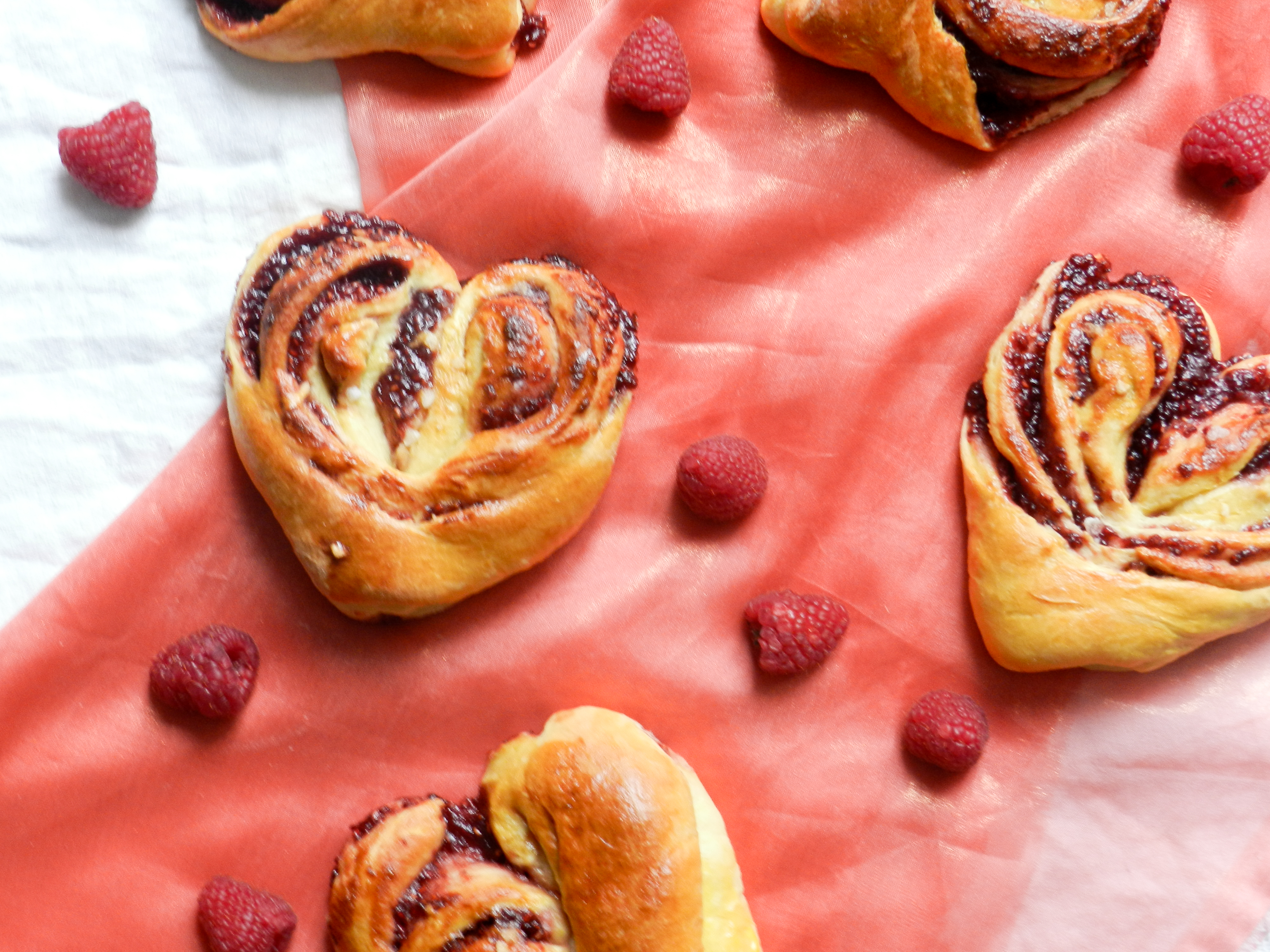 Brioches cœur à la confiture de framboise maison