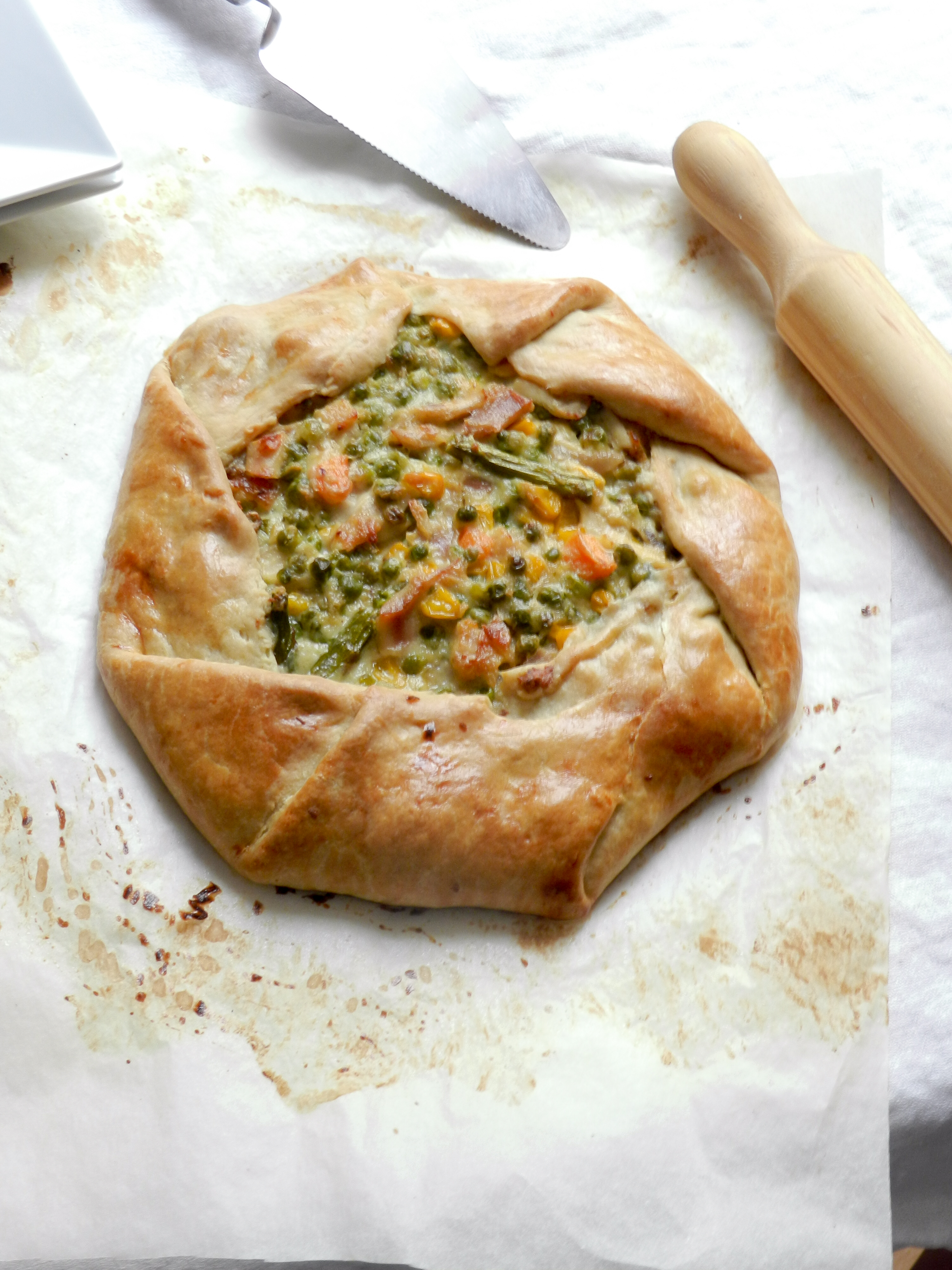 Tarte rustique au poulet rôti et aux légumes