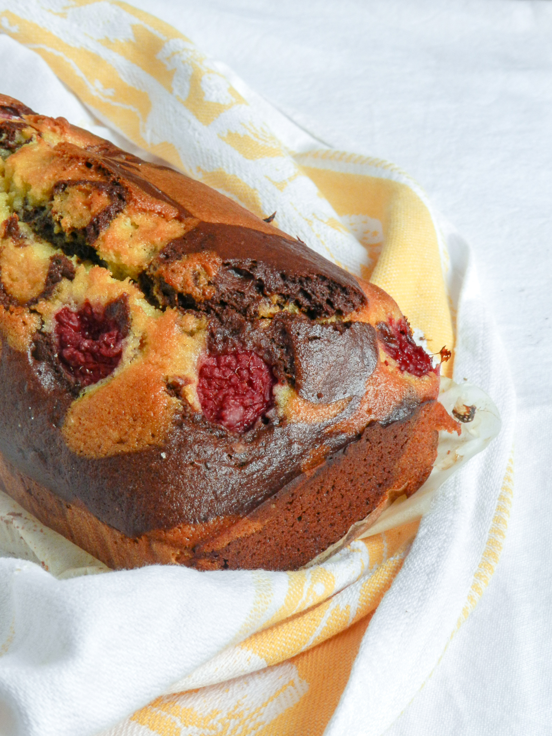 Cake marbré framboise, chocolat & citron